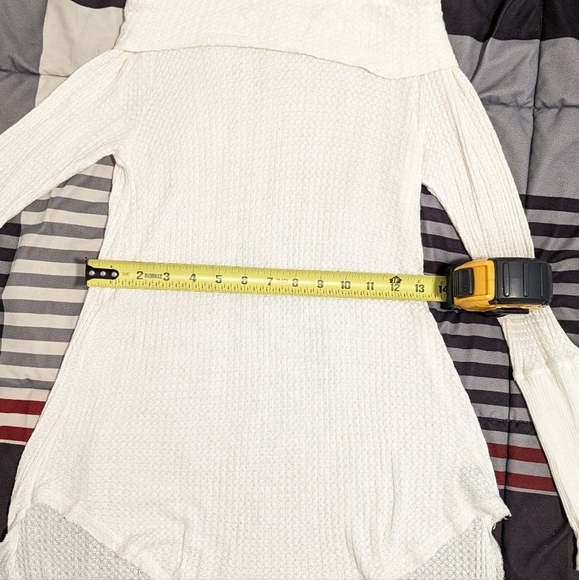 Cream Off-The-Shoulder Sweater - Picture 4 of 5